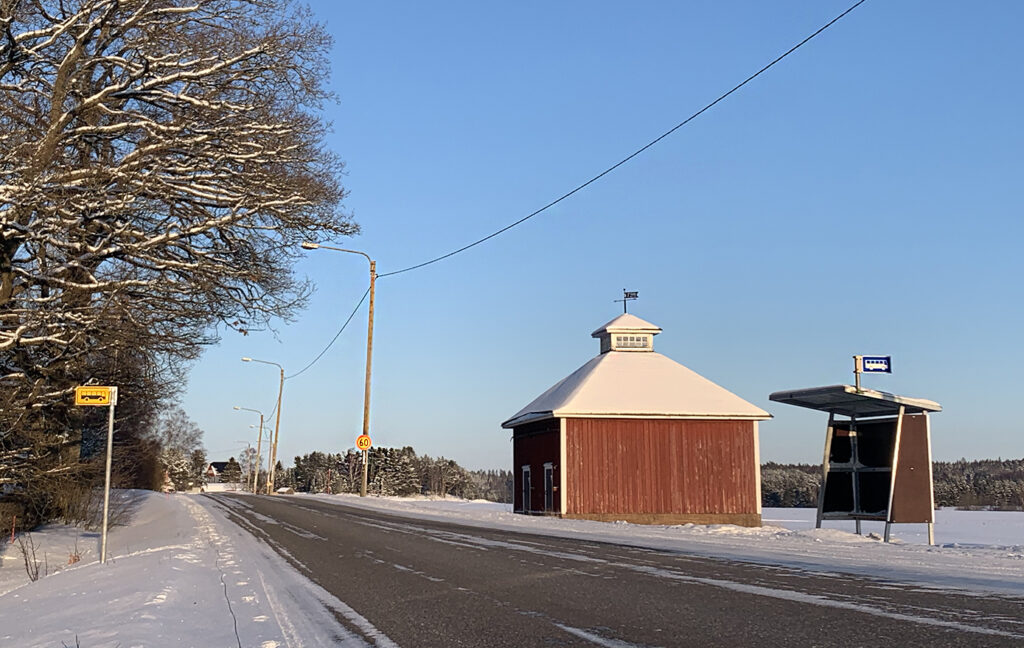 Kuvassa talvinen Aurajoentie.